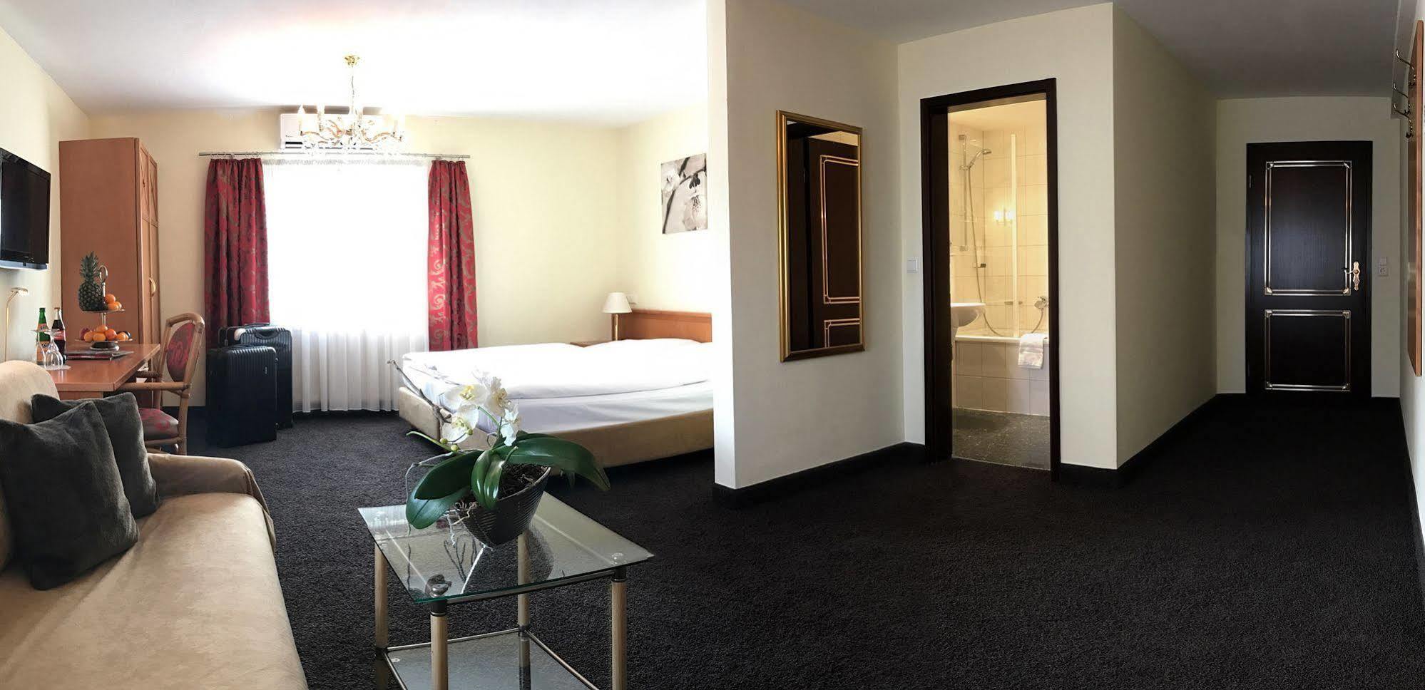 Boutiquehotel Goldhahn Bio Sport & Wellness Aalen Bagian luar foto